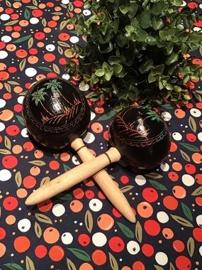 ♥️5/25$ Hand-Painted Wooden Maracas with Tropical Motif